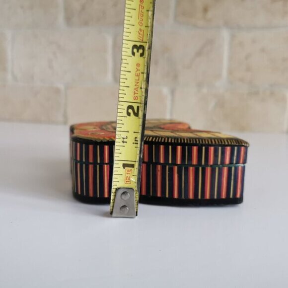 Butterfly Storage Box Inlaid Handwoven Straw Retro Jewelry Box Red Fabric Lined - Picture 10 of 11